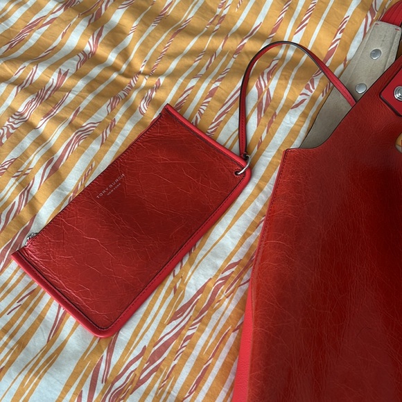 Gorgeous Tory Burch tote. Used, excellent condition. (Used maybe five times). - Picture 3 of 4